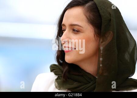 Peking, China. 21. Mai 2016. Iranische Schauspielerin Taraneh Alidoosti stellt am 21. Mai 2016 bei einem Fototermin für den Film "The Salesman (Forushande)" bei den 69. Filmfestspielen in Cannes, Südfrankreich. © Jin Yu/Xinhua/Alamy Live-Nachrichten Stockfoto