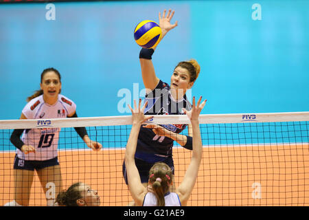 Tokyo Metropolitan Gymnasium, Tokio, Japan. 22. Mai 2016. Cristina Chirichella (ITA), 22. Mai 2016 - Volleyball: Damen Volleyball World Finalqualifikation für die Olympischen Spiele in Rio De Janeiro 2016-match zwischen Italien 3: 0 Kasachstan am Tokyo Metropolitan Gymnasium, Tokio, Japan. © YUTAKA/AFLO SPORT/Alamy Live-Nachrichten Stockfoto