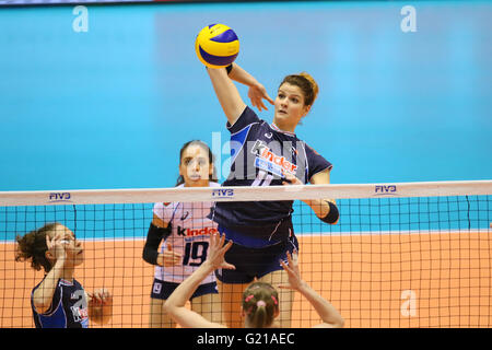 Tokyo Metropolitan Gymnasium, Tokio, Japan. 22. Mai 2016. Cristina Chirichella (ITA), 22. Mai 2016 - Volleyball: Damen Volleyball World Finalqualifikation für die Olympischen Spiele in Rio De Janeiro 2016-match zwischen Italien 3: 0 Kasachstan am Tokyo Metropolitan Gymnasium, Tokio, Japan. © YUTAKA/AFLO SPORT/Alamy Live-Nachrichten Stockfoto