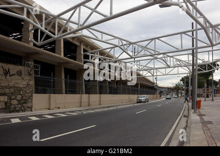 RIO DE JANEIRO, Brasilien - 21.05.2016: Rio Struktur 2016 - Olympische Transport - anzeigen die Werke der Modernisierung des Bahnhofs Superhighway Engenho de Dentro und die Integration mit der Außenseite der Olympischen Leichtathletik-Stadion und dem quadratischen Zug. (Foto: Luiz Souza / FotoArena) Stockfoto