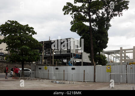 RIO DE JANEIRO, Brasilien - 21.05.2016: Rio Struktur 2016 - Olympische Transport - anzeigen die Werke der Modernisierung des Bahnhofs Superhighway Engenho de Dentro und die Integration mit der Außenseite der Olympischen Leichtathletik-Stadion und dem quadratischen Zug. (Foto: Luiz Souza / FotoArena) Stockfoto