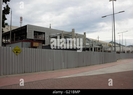 RIO DE JANEIRO, Brasilien - 21.05.2016: Rio Struktur 2016 - Olympische Transport - anzeigen die Werke der Modernisierung des Bahnhofs Superhighway Engenho de Dentro und die Integration mit der Außenseite der Olympischen Leichtathletik-Stadion und dem quadratischen Zug. (Foto: Luiz Souza / FotoArena) Stockfoto