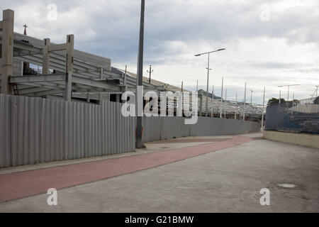 RIO DE JANEIRO, Brasilien - 21.05.2016: Rio Struktur 2016 - Olympische Transport - anzeigen die Werke der Modernisierung des Bahnhofs Superhighway Engenho de Dentro und die Integration mit der Außenseite der Olympischen Leichtathletik-Stadion und dem quadratischen Zug. (Foto: Luiz Souza / FotoArena) Stockfoto