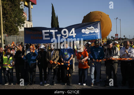 Los Angeles, Kalifornien, USA. 21. Mai 2016. Der ET-94-Tank für das Space Shuttle an der California Science Center auf Samstag, 21. Mai 2016 in Los Angeles, Kalifornien NASA letzten verbleibenden externen Tank für das Space Shuttle kommt, ET-94, reiste über 16 Meilen, vereint mit dem Bestreben, wo die 66.000 Pfund Kraftstofftank angezeigt wird, wie es ist startbereit. 2016 Patrick T. Fallon © © Patrick Fallon/ZUMA Draht/Alamy Live News Stockfoto