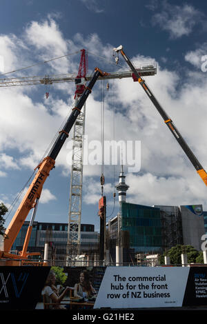 AAuckland, die Stadt der Krane! Rekordzahl von Krane arbeiten an der umfangreichen Baustellen in der Wynyard Viertel von Downtown Auckland, New Zealan Stockfoto