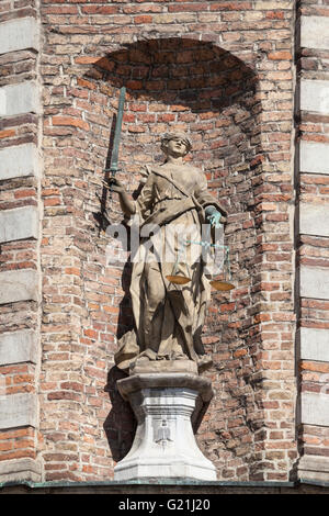 Justizia am alten Rathaus, Marktplatz, Düsseldorf, Nordrhein-Westfalen, Deutschland Stockfoto