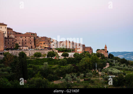 Città della Pieve, alte mittelalterliche Stadt in Umbrien Italien Sonnenaufgang. Stockfoto