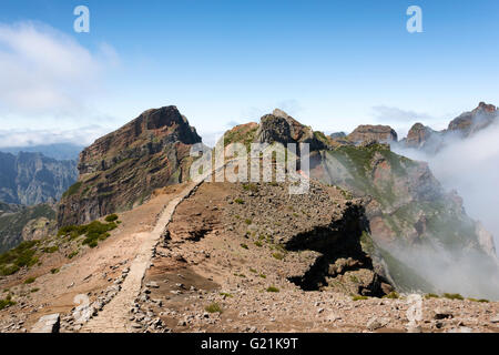 die hohen Berge auf Madeira Insel Pico Arieiro, die oben genannt ist 1818 Metern über dem Meeresspiegel Stockfoto