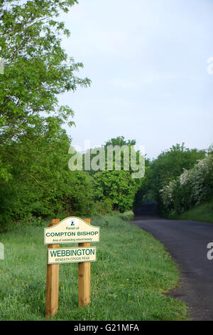 Pfarrei willkommen Zeichen für Compton Bishop und Webbington in Somerset. Mai 2016 Stockfoto