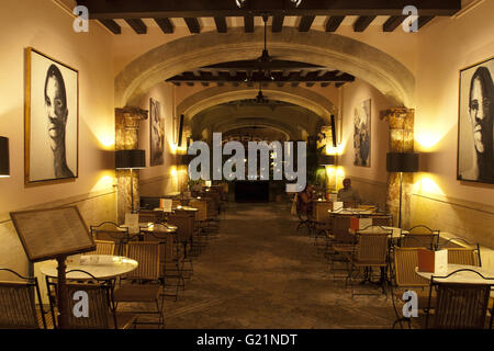 ein schönes Bild von einem schicken Restaurant-Interieur im Zentrum der Stadt Palma, Palma De Mallorca, Spanien, Strand, Tourismus Stockfoto