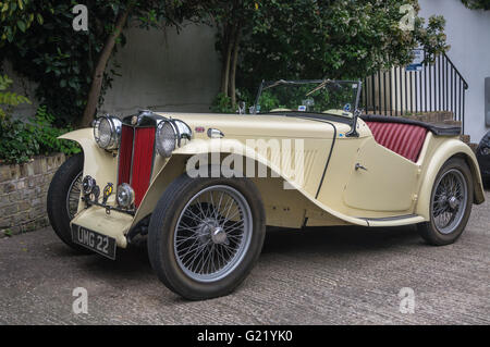 1949 MG TC Sportwagen UMG 22 von Motoren University of Sussex und London verkauft. Stockfoto