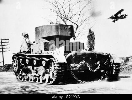 Ein Loyalist Tank Köpfe für die Frontlinie - Madrid - Museo Reina Sofia Stockfoto