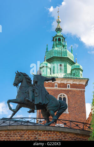 Tadeusz Kosciuszko Polen, Blick auf die Statue des Nationalhelden Tadeusz Kosciuszko am Eingang zum Königsschloss Wawel in Krakow, Polen. Stockfoto