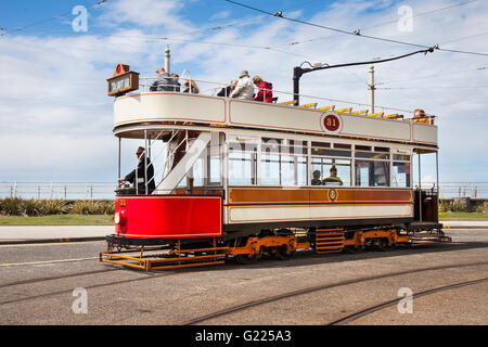 Marton Box 31, erhaltene Eisenbahnen und Straßenbahnen stammen aus dem Jahr 1901., fylde Küste, Straßenbahn, vergangener Jahre Obus, Obus. Klassische Straßenbahn- oder Heritage Tram-Touren auf der Blackpool South Shore Promenade, Blackpool, Lancashire, Großbritannien Stockfoto