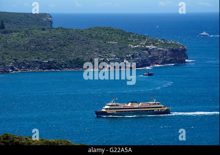 Manly Fähre vorbei North Head Sydney Harbour Sydney New South Wales Australien Stockfoto