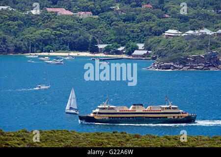 Manly Fähre vorbei Quarantäne Beach North Head Sydney Harbour Sydney New South Wales Australien Stockfoto