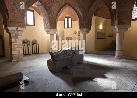 Astorga, Spanien: Grab eines Ritters an El Museo de Los Caminos im Bischöflichen Palast Astorga. Stockfoto