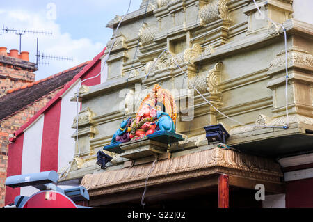 Statue von Ganesh im Sri Karpaga Vinayagar Tempel, eine kleine Hindu-Tempel in Bedford Road, Walthamstow, Nord London, E17 Stockfoto