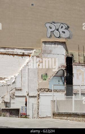 ein schönes Bild von verfallenen Gebäude und Wand mit Graffiti in Palma De Mallorca, Spanien, am Meer, Tourismus, Urlaub, Sommer Stockfoto