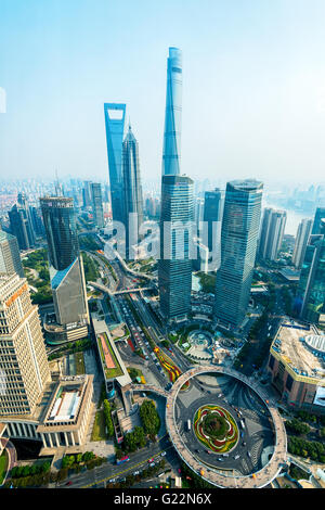 Skyline von Shanghai mit seinen neu errichteten ikonischen Wolkenkratzern. Stockfoto