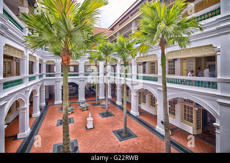 Ein Blick auf die eines der Höfe im Raffles Hotel in Singapur am 11. Juli 2012. Stockfoto