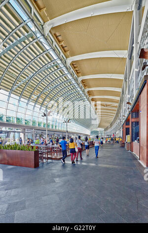 Innenansicht des Einkaufszentrums Marina Bay Sands in Singapur am 21. Juli 2012. Stockfoto