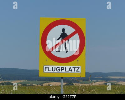 Österreich, Warnzeichen für Flughafen - kein Eintrag Stockfoto