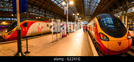 Zwei Jungfrau Pendolino-Züge am Bahnhof Manchester Piccadilly Stockfoto