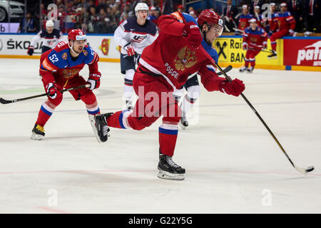 Moskau, Russland. 22. Mai 2016. Alexander Burmistrov Russland Schüsse auf das Tor während des Spiels um den dritten Platz auf der IIHF Eishockey-Weltmeisterschaft in Moskau, Russland, am 22. Mai 2016. Russland gewann 7: 2. © Evgeny Sinitsyn/Xinhua/Alamy Live-Nachrichten Stockfoto