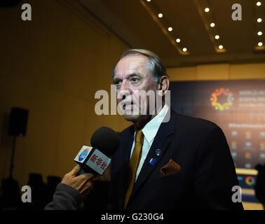 Istanbul, Türkei. 22. Mai 2016. UN-Generalsekretär Jan Eliasson ist nach einer Pressekonferenz in Istanbul, Türkei am 22. Mai 2016 von Xinhua interviewt. Die allererste Weltgipfel für humanitäre Hilfe, die hier am Montag beginnt soll verschiedene Akteure mobilisieren, die Bemühungen um die schlimmste Krise seit dem zweiten Weltkrieg noch nie gesehen, sagte Generalsekretär Jan Eliasson am Sonntag. © He Canling/Xinhua/Alamy Live-Nachrichten Stockfoto