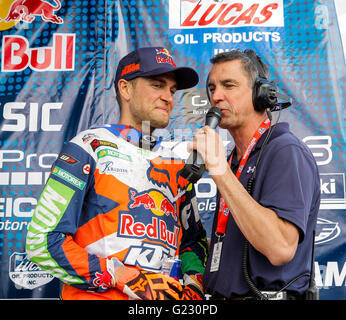 Rancho Cordova, CA. 21. Mai 2016. Fahrer Ryan Dungey nehmen zweiten Gesamtrang während der Lucas Oil Pro Motocross Championship 450 Klasse Meisterschaft Podest in Hangtown Motocross Classic Rancho Cordova, CA Thurman James/CSM/Alamy Live News Stockfoto