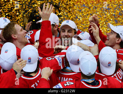 Moskau, Russland. 22. Mai 2016. Hockey-Spieler aus Kanada feiern den Sieg bei der Eishockey-WM-Endspiel zwischen Finnland und Kanada, in Moskau, Russland, am Sonntag, 22. Mai 2016. Bildnachweis: Roman Vondrous/CTK Foto/Alamy Live-Nachrichten Stockfoto