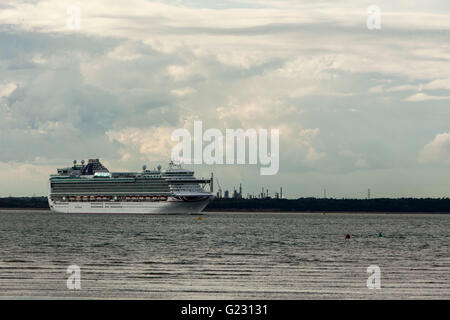 Southampton, UK. 22. Mai 2016. Verlassen der Solent Credit: Allan Marsh/Alamy Live-Nachrichten Stockfoto