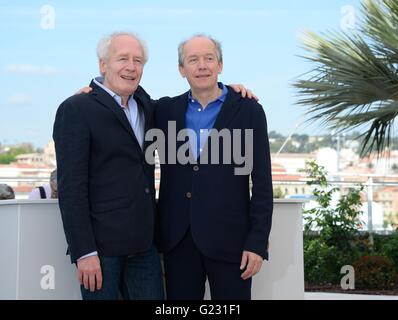 2850514 05/18/2016 belgischen Regisseure Jean-Pierre Dardenne, links, und Luc Dardenne während des Telefonats Foto für den Film La Fille Inconnue bei der 69. Filmfestspielen von Cannes. Ekaterina Chesnokova/Sputnik | / picture Alliance Stockfoto