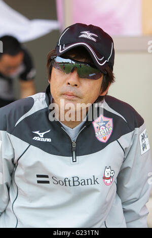 Masaaki Kanno (Nojima Stella), 22. Mai 2016 - Fußball: Head Coach Masaaki Kanno der Nojima Stella Kanagawa Sagamihara blickt auf vor dem Nadeshiko League Division 2 Spiel zwischen Nojima Stella Kanagawa Sagamihara und FC Kibi International University Charme auf Hodogaya Park Fußballplatz in Kanagawa, Japan © AFLO/Alamy Live-Nachrichten Stockfoto