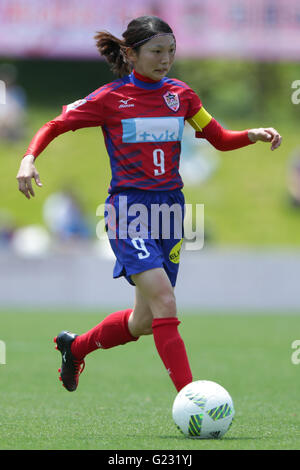 Saki Oyama (Nojima Stella), 22. Mai 2016 - Fußball: Saki Oyama Nojima Stella Kanagawa Sagamihara läuft mit dem Ball während des Spiels Nadeshiko League Division 2 zwischen Nojima Stella Kanagawa Sagamihara und FC Kibi International University Charme auf Hodogaya Park Fußballplatz in Kanagawa, Japan © AFLO/Alamy Live-Nachrichten Stockfoto