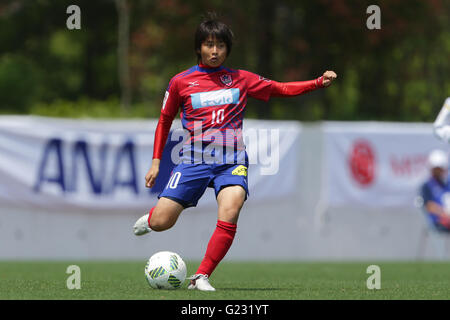 Natsuki Yoshimi (Nojima Stella), 22. Mai 2016 - Fußball: Natsuki Yoshimi der Nojima Stella Kanagawa Sagamihara kickt den Ball während der Nadeshiko League Division 2 Partie zwischen Nojima Stella Kanagawa Sagamihara und FC Kibi International University Charme auf Hodogaya Park Fußballplatz in Kanagawa, Japan © AFLO/Alamy Live News Stockfoto