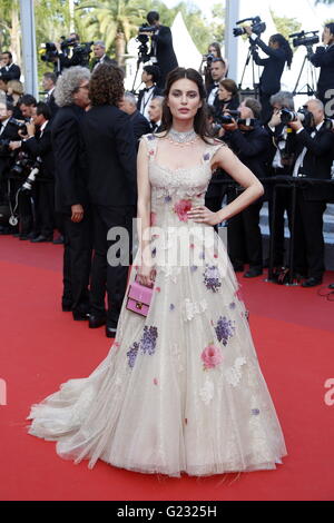 Catrinel Marlon besucht die Premiere von "The unbekanntes Mädchen (La Fille Inconnue)" während der 69. Annual Cannes Film Festival im Palais des Festivals in Cannes, Frankreich, am 18. Mai 2016. Foto: Hubert Boesl | Verwendung Weltweit/Picture alliance Stockfoto