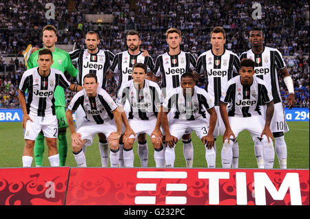 Juventus-team Gruppe Line-up, 21. Mai 2016 - Fußball / Fußball: Juventus team Gruppenbild (obere Reihe - L, R) Neto, Giorgio Chiellini, Andrea Barzagli, Daniele Rugani, Mario Mandzukic, Paul Pogba (unterste Zeile - L, R) Paulo Dybala, Stephan Lichtsteiner, Hernanes, Patrice Evra und Mario Lemina vor dem Coppa Italia (TIM Cup) Endspiel zwischen AC Mailand 0-1 Juventus Turin im Stadio Olimpico in Rom Italien. (Foto: Aicfoto/AFLO) Stockfoto