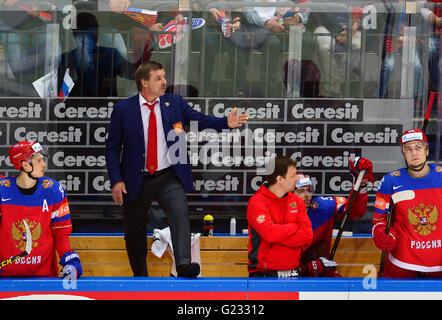 Moskau, Russische Föderation. 21. Mai 2016. Russische Trainer Oleg Znarok während der Eishockey-WM-Halbfinale Spiel Russland Vs Finnland in Moskau, am 21. Mai 2016. © Roman Vondrous/CTK Foto/Alamy Live-Nachrichten Stockfoto