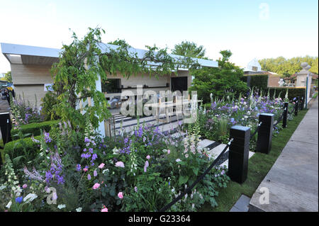 London, UK. 23. Mai 2016. Der LG Smart Garden (entworfen von Heu Joung Hwang) eines der 17 wunderschöne und elegante Schaugärten auf dem Display an der RHS Chelsea Flower Show 2016 die eröffnet heute, London, UK. Bildnachweis: Michael Preston/Alamy Live-Nachrichten Stockfoto