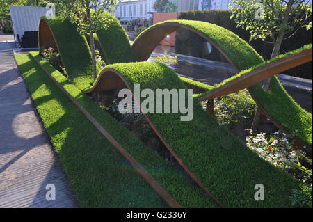 London, UK. 23. Mai 2016. World Vision Garden (entworfen von John Warland), eines der schönsten und elegantesten Gärten auf dem Display an der 2016 RHS Chelsea Flower Show eröffnet heute, London, UK. Bildnachweis: Michael Preston/Alamy Live-Nachrichten Stockfoto