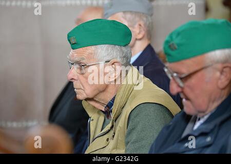 Ehemalige politische Gefangene, die in den 1950er Jahren in Zwangsarbeitslager in der kommunistischen Tschechoslowakei statt erinnert ihr Leid auf ihrer 27. treffen heute, am 21. Mai 2016. Kommunismus noch bekämpft werden muss und die jungen sollten über seine perversen Natur informiert werden, sagten sie. (Foto/Pavel Nemecek CTK) Stockfoto