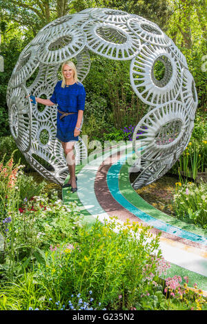 London, UK. 23. Mai 2016. Anika Reis auf den Brewin Dolphin ewig Freefolk Garten von Rosy Hardy - Eröffnungstag der th Chelsea Flower Show. Bildnachweis: Guy Bell/Alamy Live-Nachrichten Stockfoto