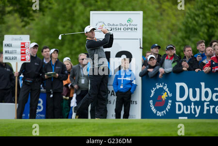 22.05.2016. die K Club, Straffan, Co. Kildare, Irland. Dubai Duty Free Irish Open Golf Championship Runde 4. Rory Mcilroy Uhren seinen Abschlag auf dem 12. Loch. Stockfoto