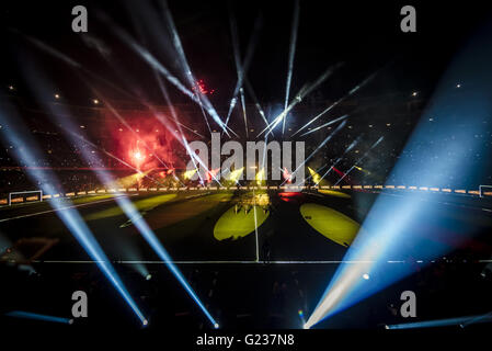 Barcelona, Katalonien, Spanien. 23. Mai 2016. Lichter und Feuerwerke beleuchten Camp Nou Stadion des FC Barcelona während der Feier des siebten Meister und Pokalsieger in der Vereinsgeschichte Credit: Matthias Oesterle/ZUMA Draht/Alamy Live News Stockfoto