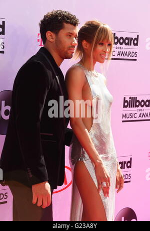 LAS VEGAS, NV - 22.Mai: NFL-Spieler Russell Wilson (L) und Sängerin Ciara besuchen die 2016 Billboard Music Awards in der T-Mobile Arena am 22. Mai 2016 in Las Vegas, Nevada. | Verwendung weltweit Stockfoto