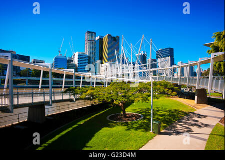 Brisbane, Australien-Skyline von der Kurilpa Brücke über den Brisbane River. Stockfoto