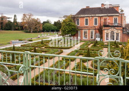 Die italienischen Gärten in South Hill Park, Bracknell, Berkshire, England, GB, UK Stockfoto