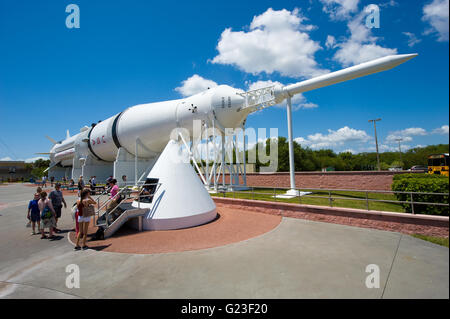 Einige Raketen sind in Rakete Garten im Besucher-Komplex des Kennedy Space Center ausgestellt. Stockfoto